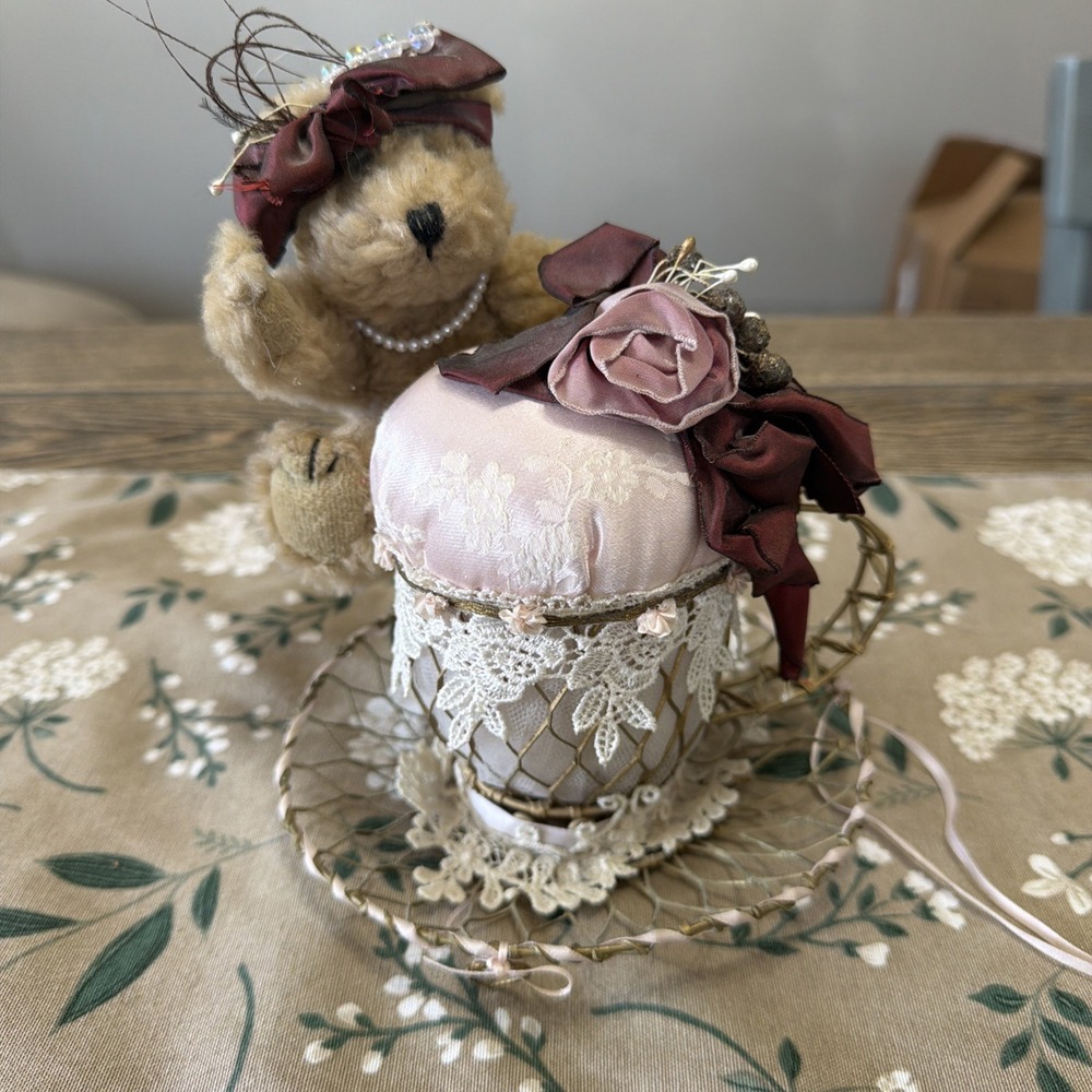 VTG Teddy Bear Gold Toned Wire Tea Cup Choc Grandma Granny Core Hand Crafted
